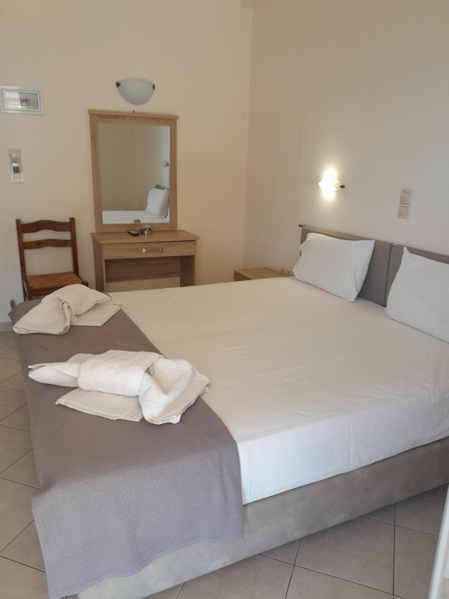 Barbara II Hotel Agia Marina  Bagian luar foto