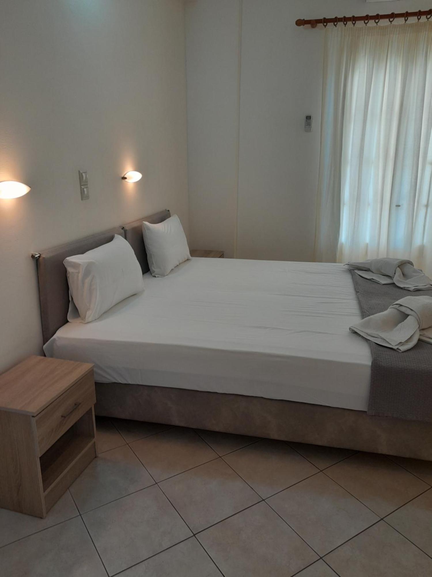 Barbara II Hotel Agia Marina  Bagian luar foto