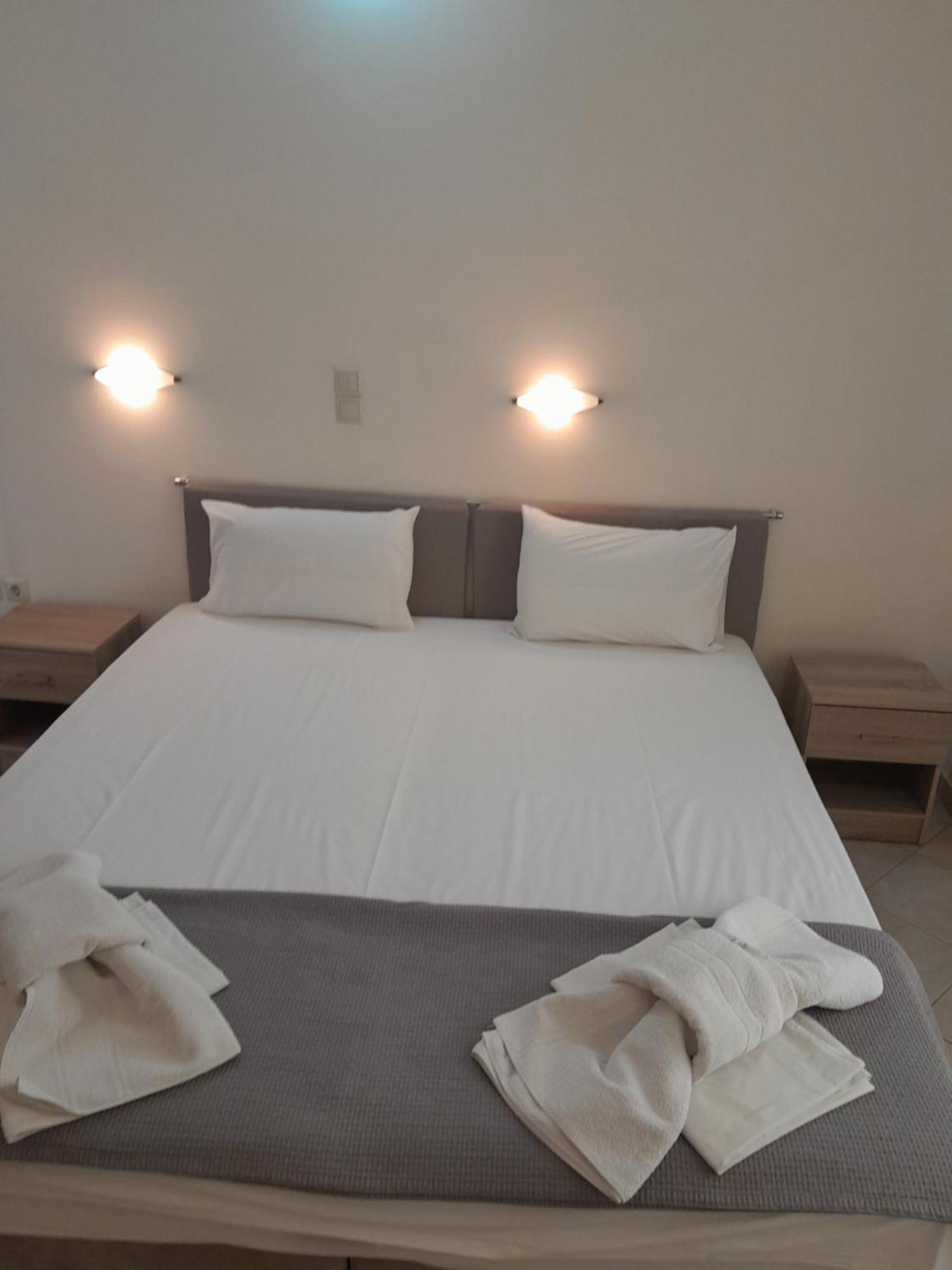 Barbara II Hotel Agia Marina  Bagian luar foto