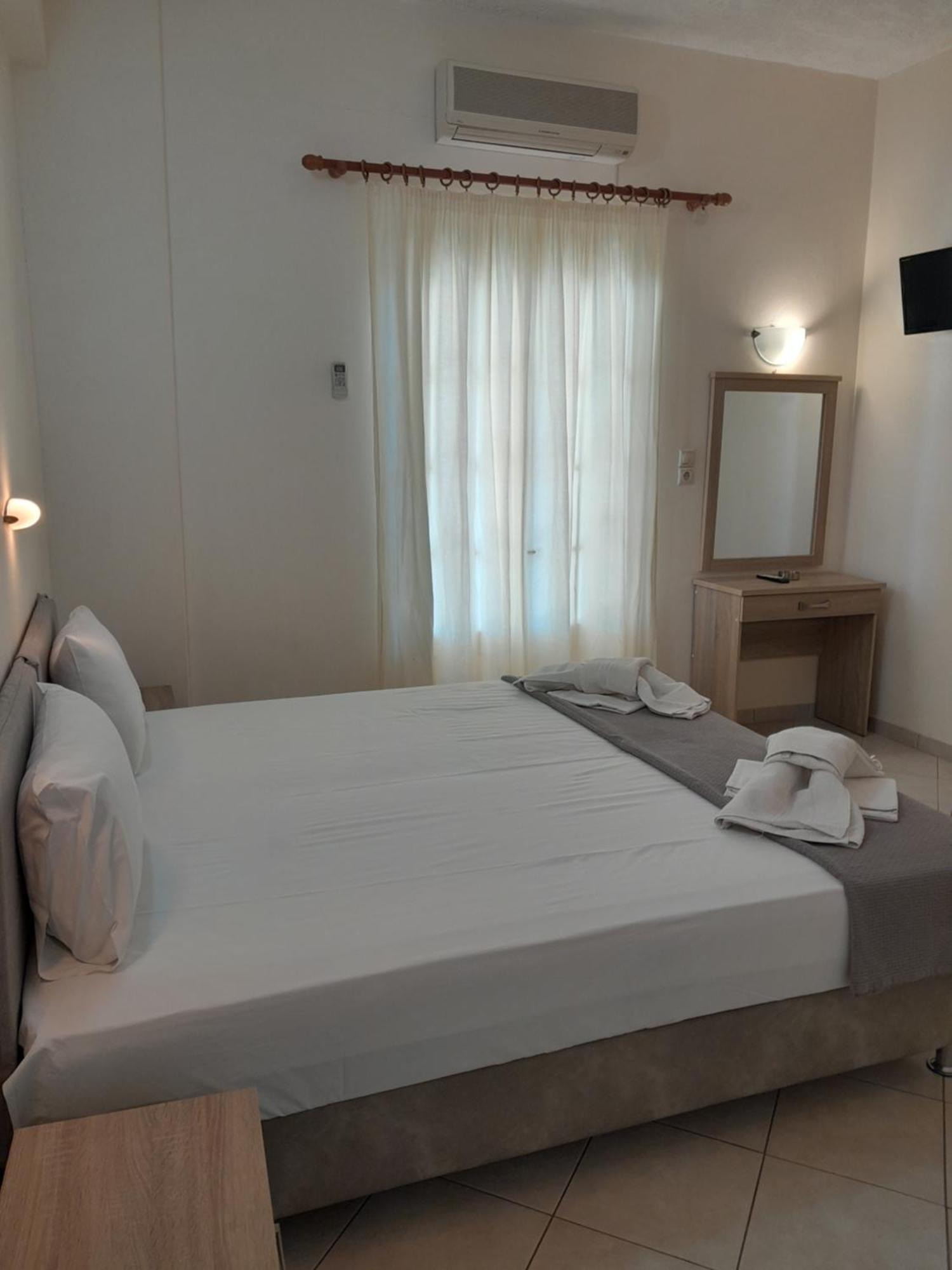 Barbara II Hotel Agia Marina  Bagian luar foto