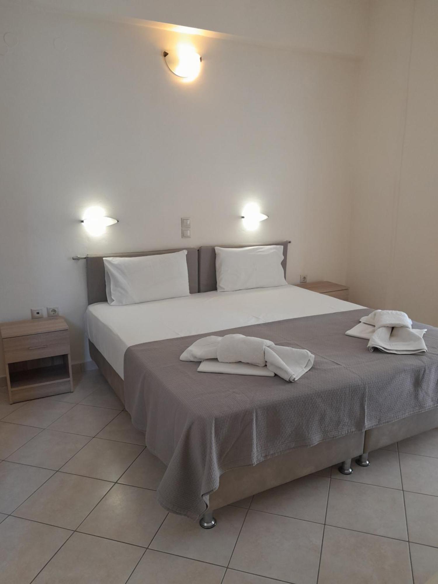 Barbara II Hotel Agia Marina  Bagian luar foto