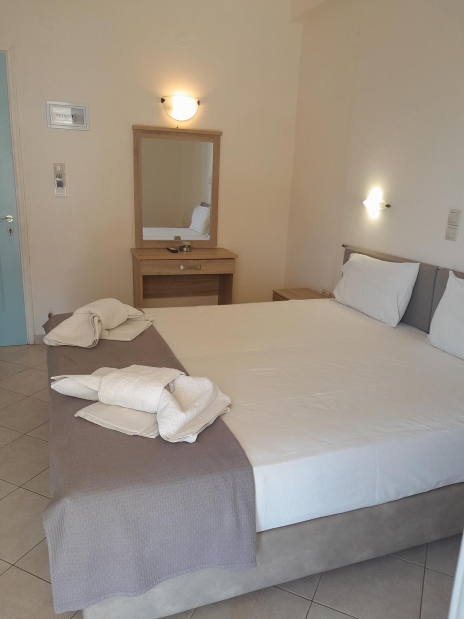 Barbara II Hotel Agia Marina  Bagian luar foto