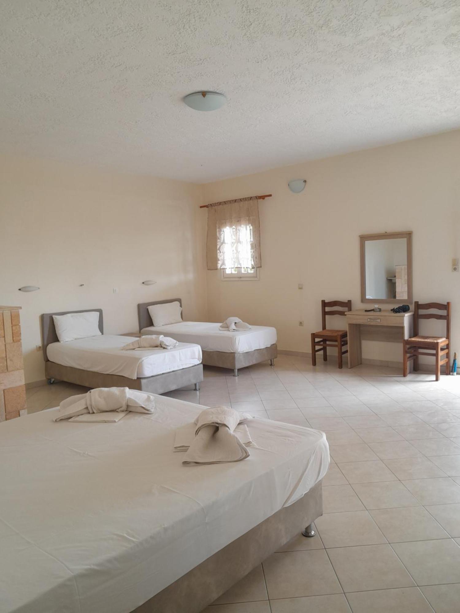 Barbara II Hotel Agia Marina  Bagian luar foto